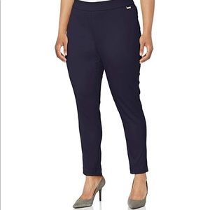 Women's solid Cropped Mid rise Pant NWT